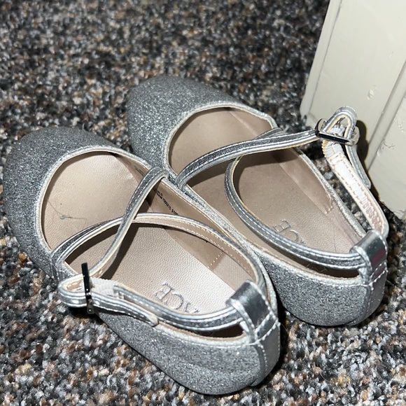 Girls toddler shoes size 7. Preloved!! The children’s place. - Picture 3 of 4